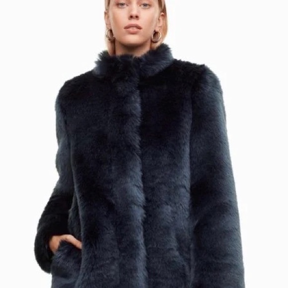 COPY - Aritzia/ Babaton faux fur coat - Picture 3 of 9